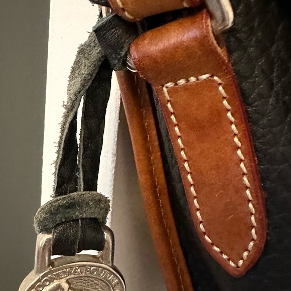 Small, Vintage Dooney & Bourke - Picture 5 of 5